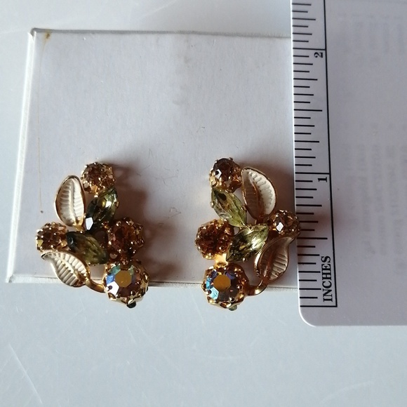 Vintage Austria AB Topaz Peridot Color Stone White Enamel Gold Clip Earrings - Picture 6 of 10